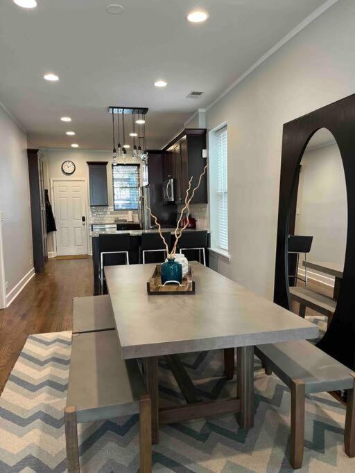 Trendy West Town Flat - 2 Bed / 1.5 Bath W Parking Apartment ชิคาโก ภายนอก รูปภาพ