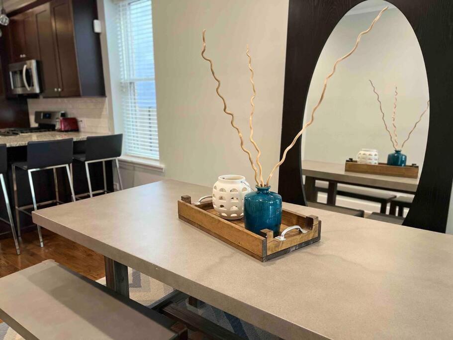 Trendy West Town Flat - 2 Bed / 1.5 Bath W Parking Apartment ชิคาโก ภายนอก รูปภาพ