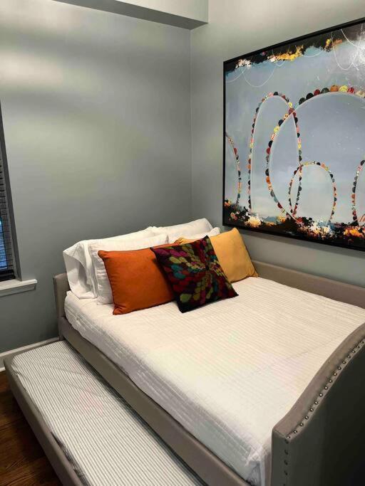 Trendy West Town Flat - 2 Bed / 1.5 Bath W Parking Apartment ชิคาโก ภายนอก รูปภาพ